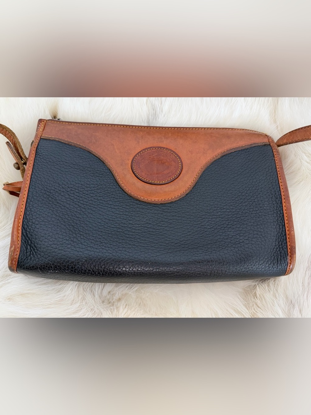 Authentic Vintage Dooney & Bourke All-Weather Leather (AWL) Crossbody Bag - Picture 2 of 16